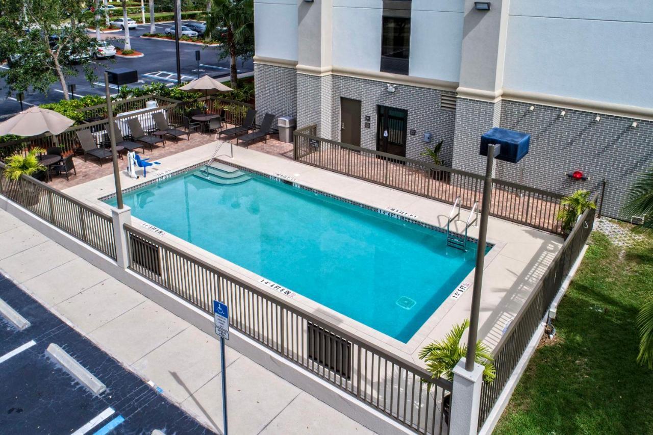 Hampton Inn & Suites Fort Myers Эстеро Экстерьер фото