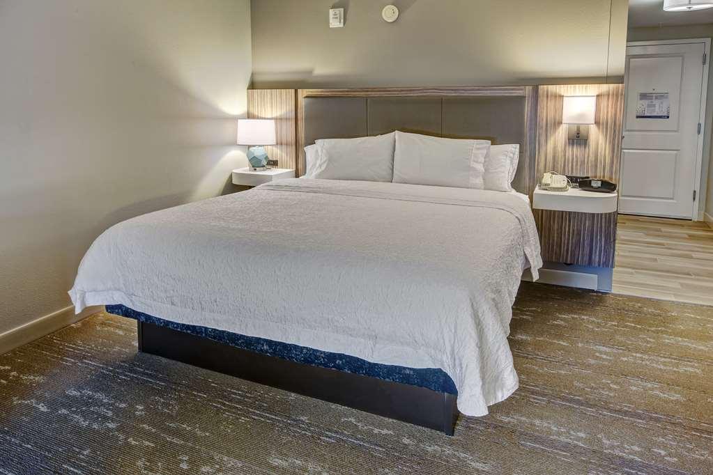 Hampton Inn & Suites Fort Myers Эстеро Номер фото